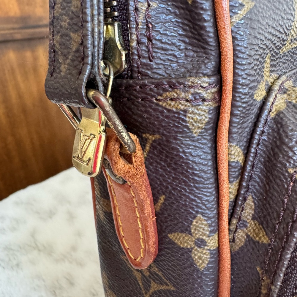 Louis Vuitton Amazone Crossbody Bag — Preloved Classic P0336 - Picture 7 of 17